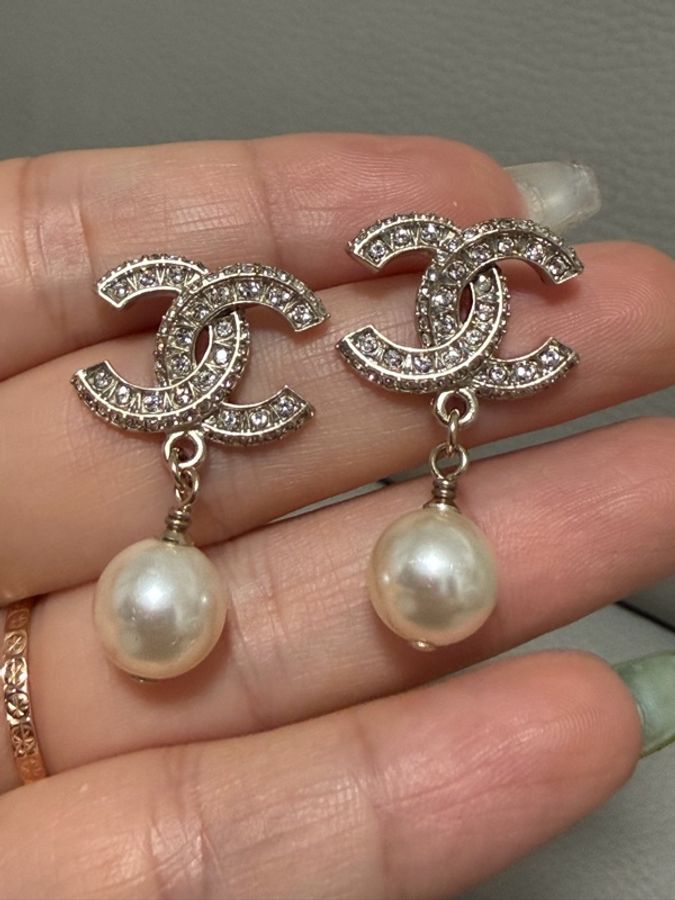 CHANEL 香奈兒 淡金色滿鑽雙C 珍珠吊墜 耳釘-1