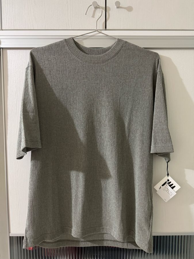 ISSEY MIYAKE 三宅一生 IM MEN SHRINK STRETCH T 尺寸3號 LA61JK350-1