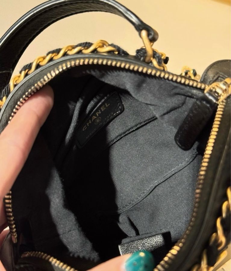 【威選精品】🖤 CHANEL 22P 黑金 餃子包|稀有迷你款-8