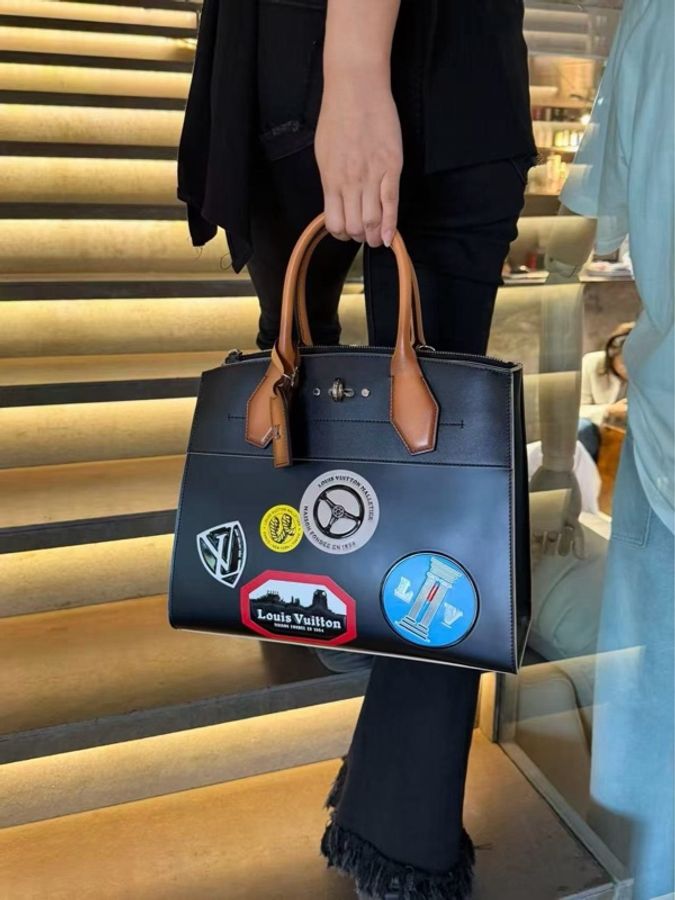 【威選精品】🖤 Louis Vuitton City Steamer 中號|限定徽章款|黑色 × 銀扣-1