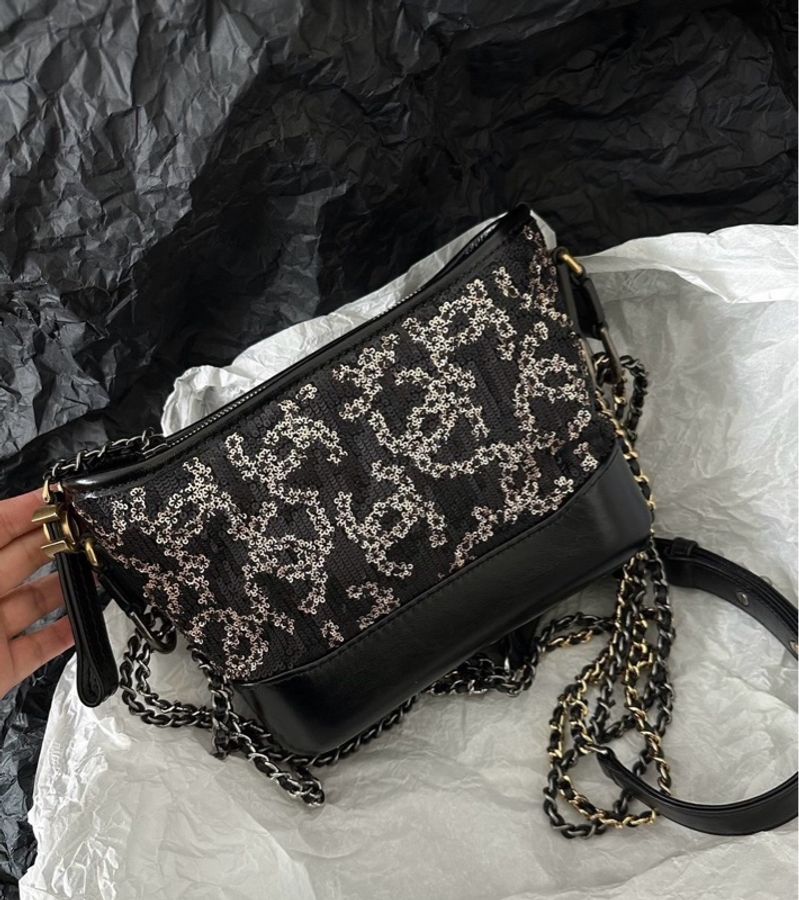【威選精品】✨ CHANEL 黑金亮片流浪包|限定亮片刺繡 × 金色雙C-2