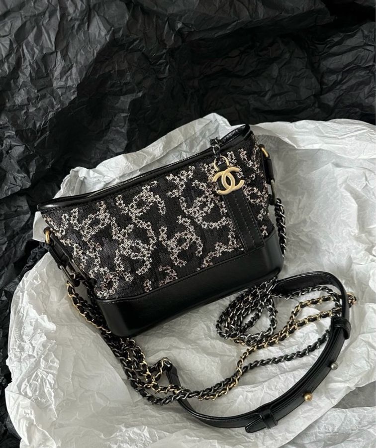 【威選精品】✨ CHANEL 黑金亮片流浪包|限定亮片刺繡 × 金色雙C-6