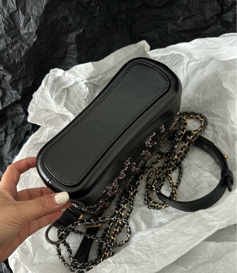 【威選精品】✨ CHANEL 黑金亮片流浪包|限定亮片刺繡 × 金色雙C-9