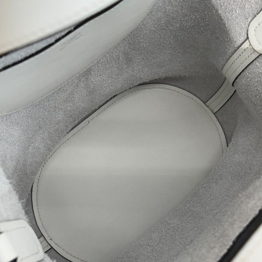 HERMES In The Loop 18 - New White 0U 新白銀 B-6