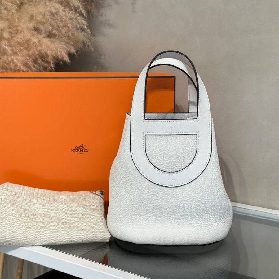 HERMES In The Loop 18 - New White 0U 新白銀 B-8