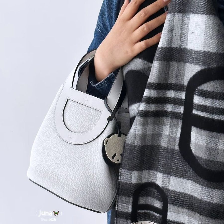 HERMES In The Loop 18 - New White 0U 新白銀 B-9