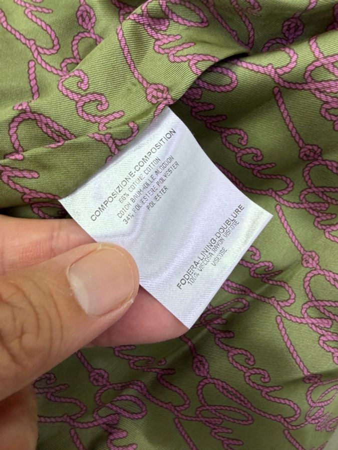 這是一件淺橄欖綠色的 Gucci風衣-5