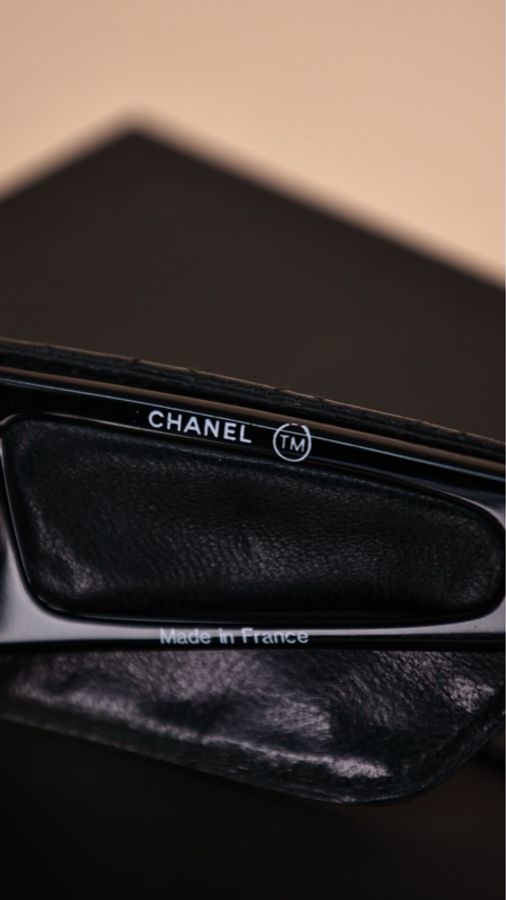 Chanel 88年黑色皮革菱格纹镜腿方框墨镜-7