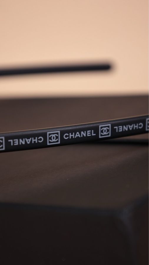 Chanel黑色字母滚边窄镜腿墨镜-7