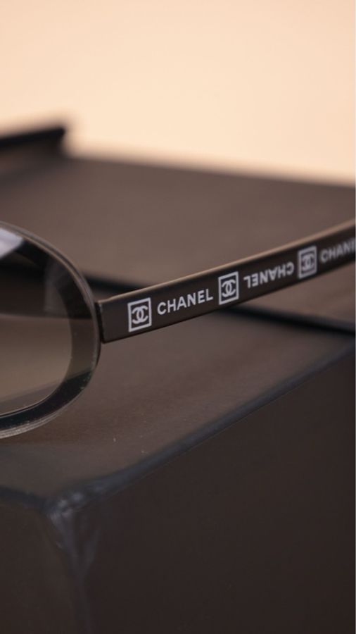 Chanel黑色字母滚边窄镜腿墨镜-13