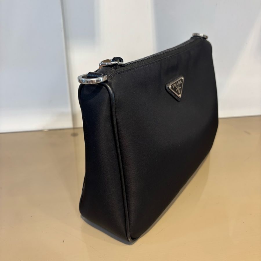 Prada 黑尼龍二合一斜背包2VH113-2