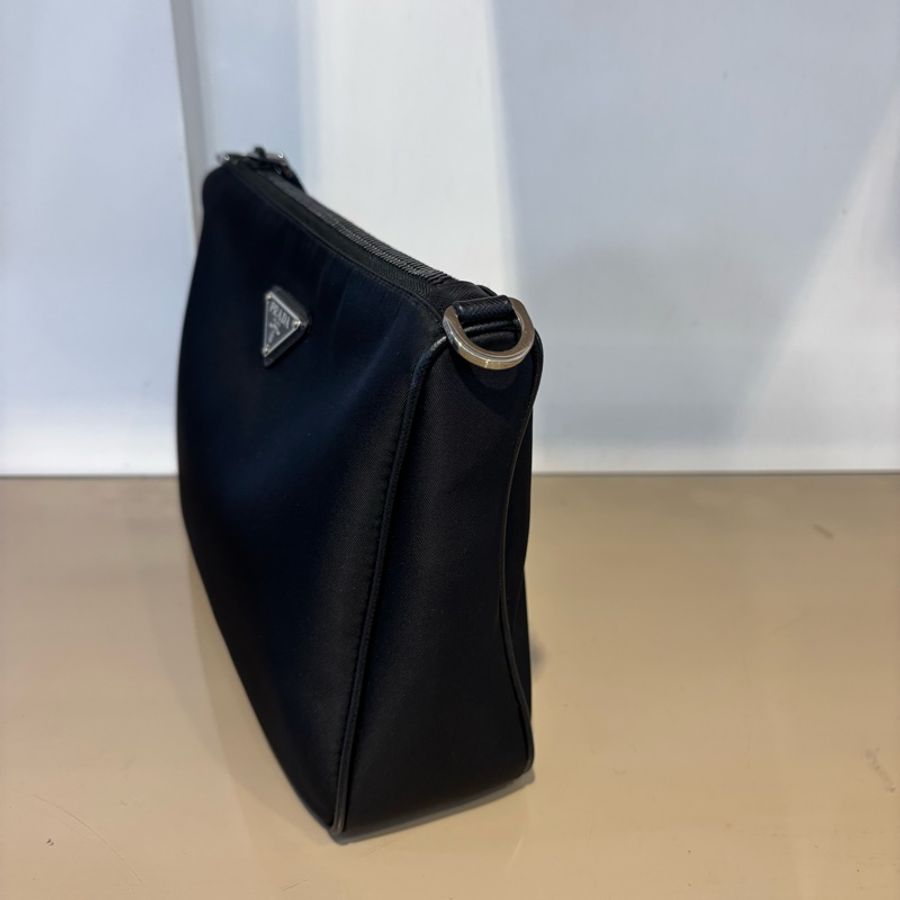 Prada 黑尼龍二合一斜背包2VH113-3