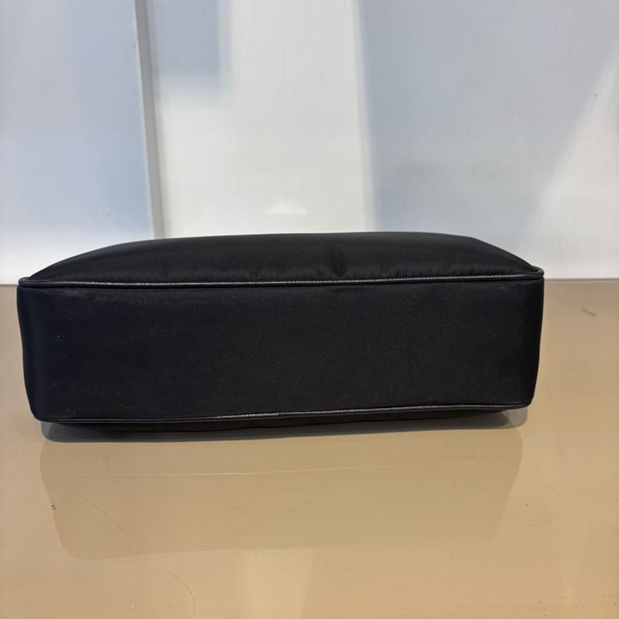 Prada 黑尼龍二合一斜背包2VH113-4