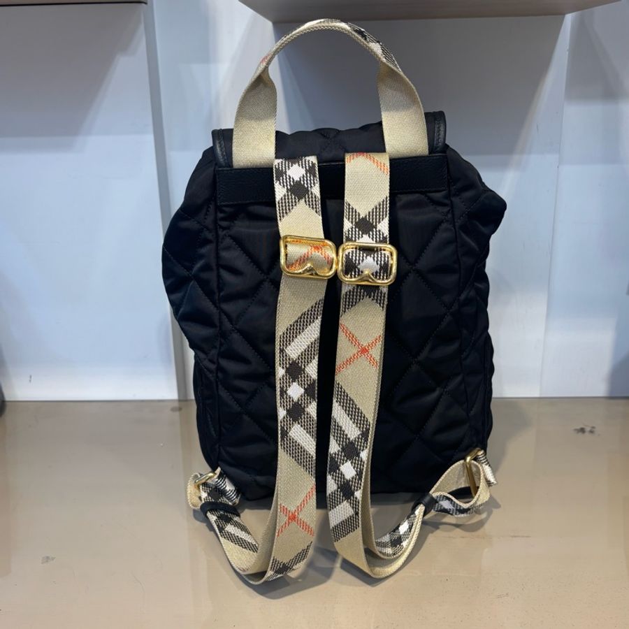 Burberry 黑尼龍Horseshoe後背包81221371-1