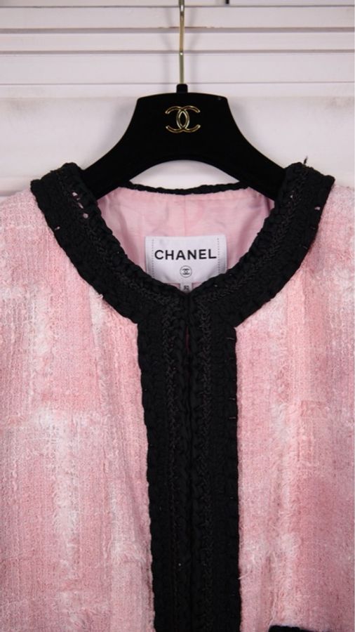 Chanel 22C秀款周迅同款粉色粗花呢黑色滚边四口袋上衣外套-11