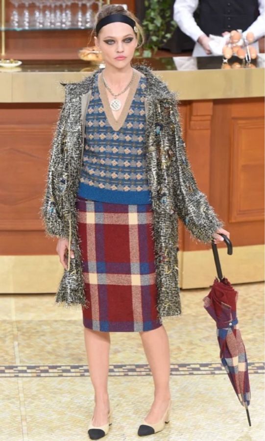 Chanel 15年秋冬餐厅系列小酒馆秀款红蓝格纹拼接羊毛半裙-11