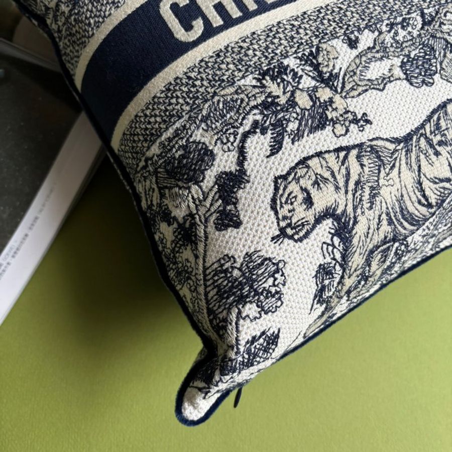 ::Christian Dior:: 方形抱枕 藍色 Toile de Jouy 法式印花刺繡圖騰抱枕-5