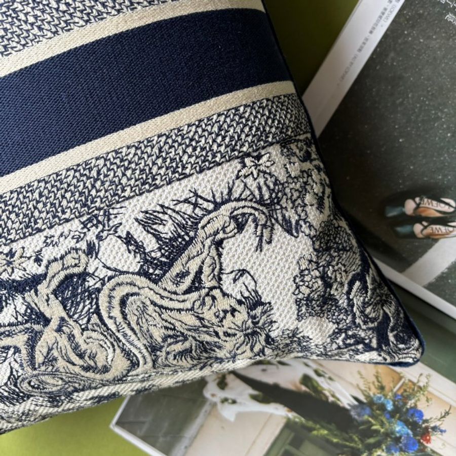 ::Christian Dior:: 方形抱枕 藍色 Toile de Jouy 法式印花刺繡圖騰抱枕-10