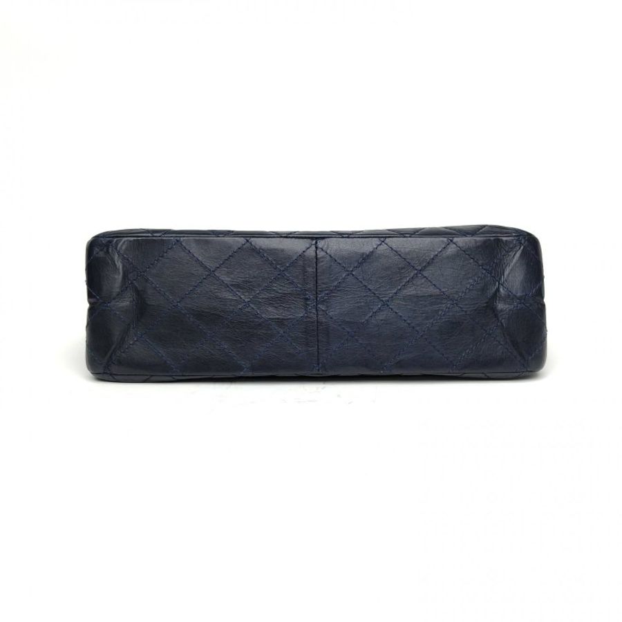 CHANEL 2.55口蓋包MAXI藍色牛皮14開金扣肩背包-4