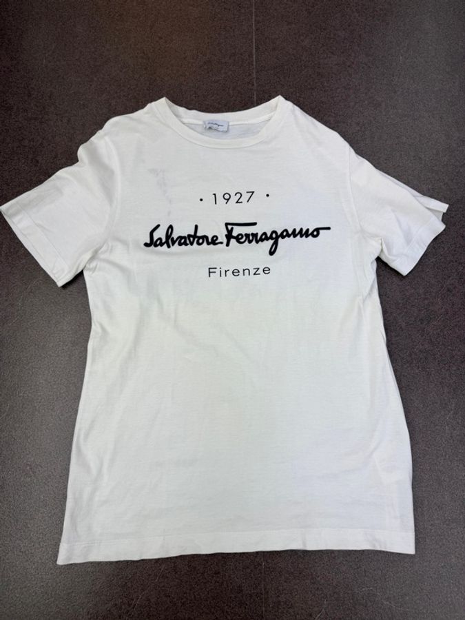 這是一件白色的 Salvatore Ferragamo-0