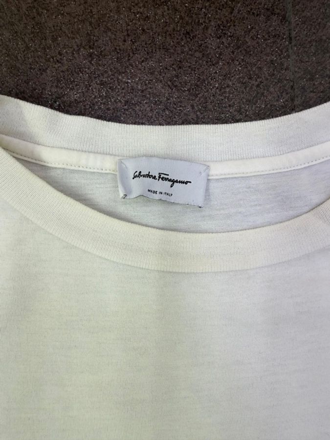 這是一件白色的 Salvatore Ferragamo-5