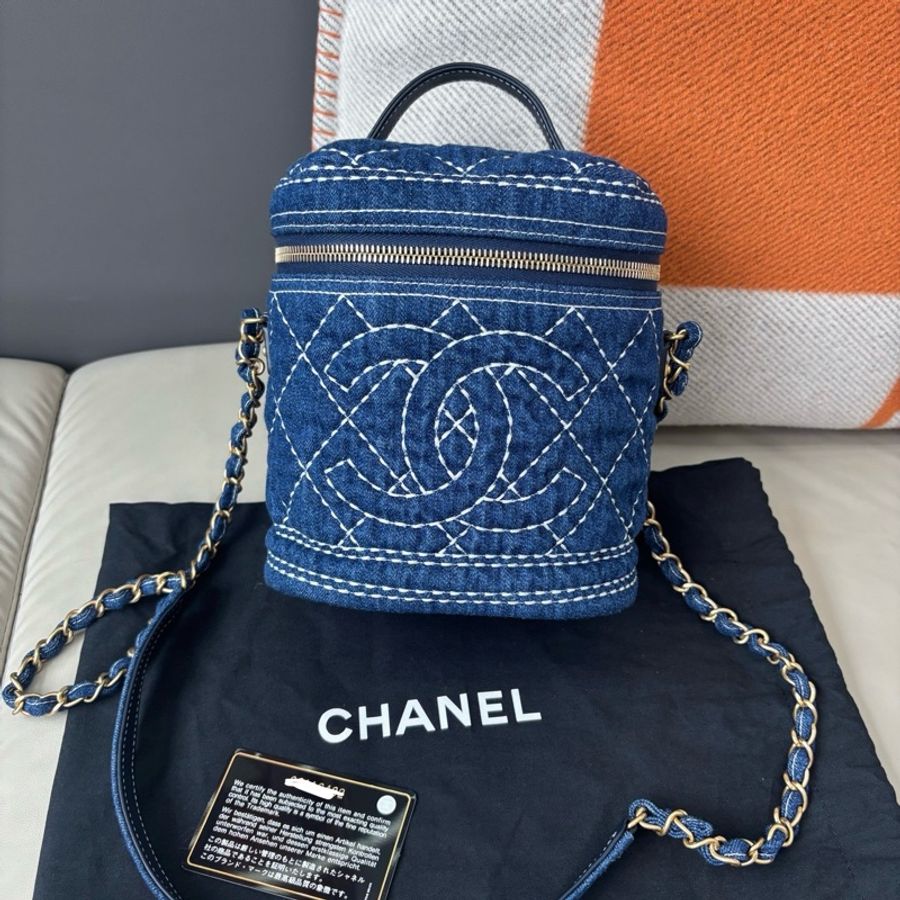 香奈兒Chanel 藍色牛仔水桶化妝包手提包斜挎包-1