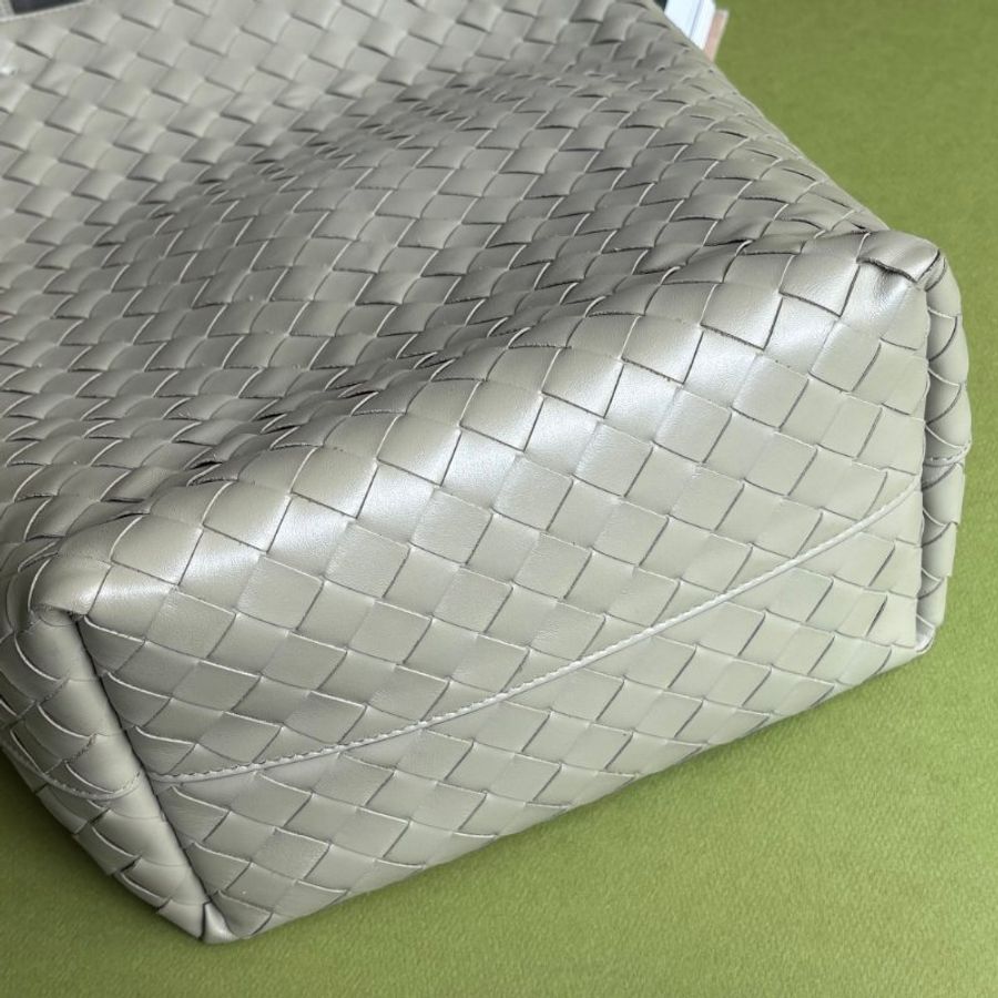 中性款' 男女皆可 ::Bottega Veneta:: Small Intrecciato North-South Tote 石灰岩綠色編織托特包 肩背包 筆電包-5