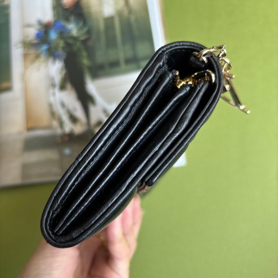 ::Christian Dior:: Dior Lady Dior 黑色騰格紋小羊皮釦式長夾-4
