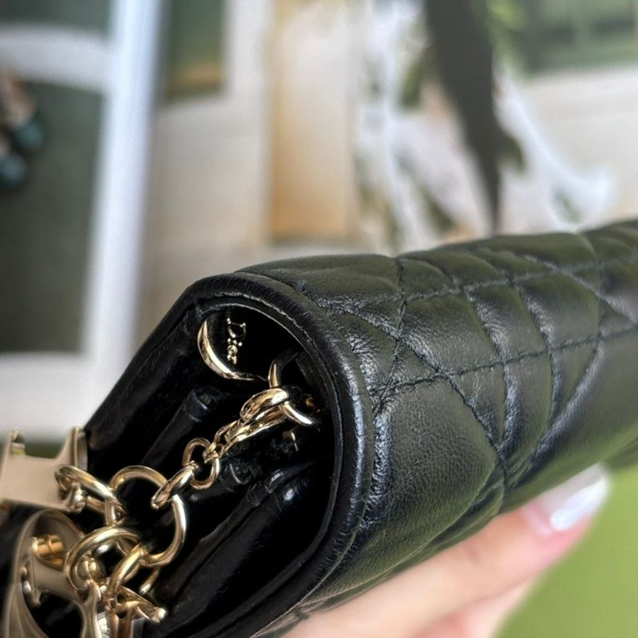 ::Christian Dior:: Dior Lady Dior 黑色騰格紋小羊皮釦式長夾-33