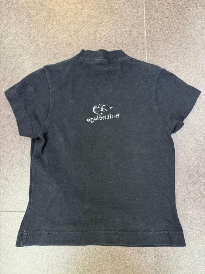 這是一件 Balenciaga 黑色手繪 3B 標誌的修身短版 T 恤-1