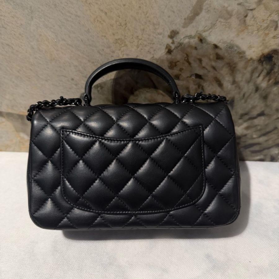 Chanel黑羊皮黑釦coco handle 20cm-2