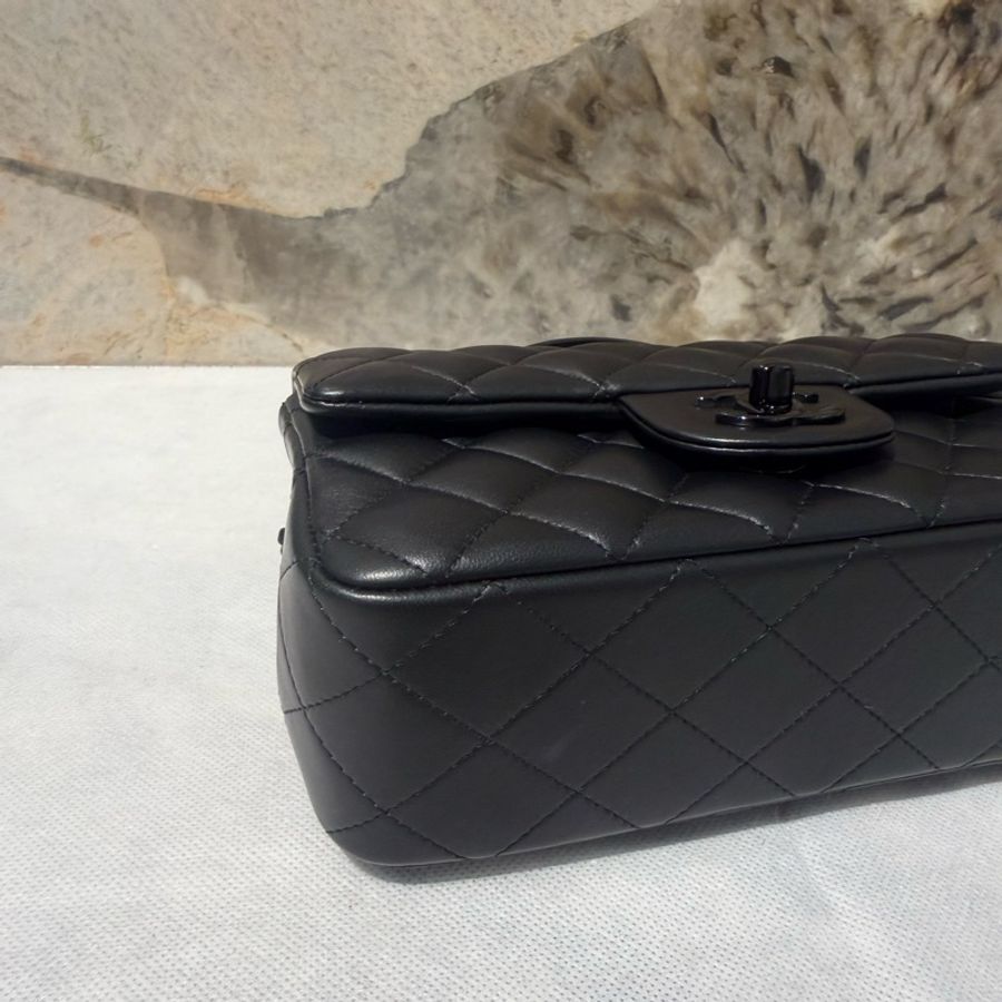 Chanel黑羊皮黑釦coco handle 20cm-5