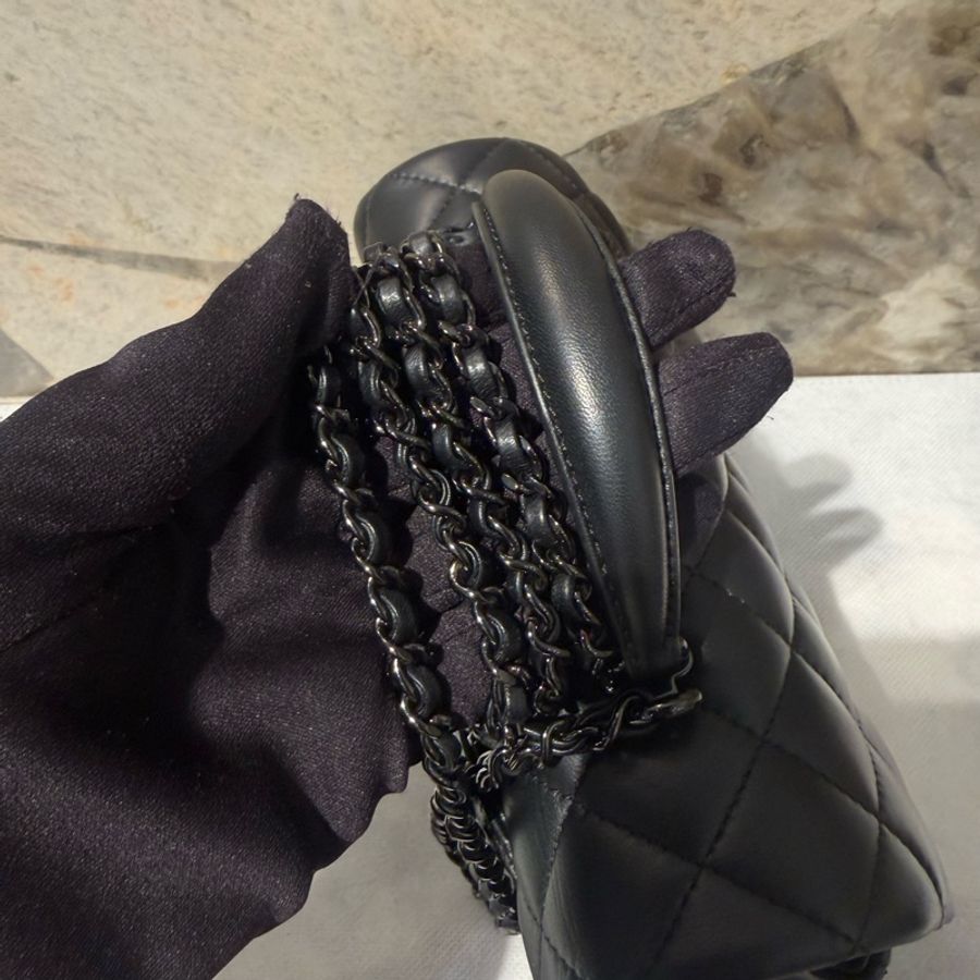 Chanel黑羊皮黑釦coco handle 20cm-10