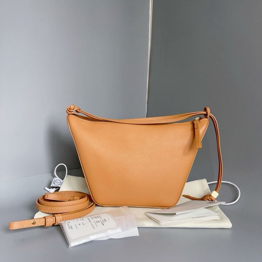 羅意威 Loewe Hobo 迷你手袋 經典牛皮革 暖沙黃色 尺寸:28×9.5×17cm-0