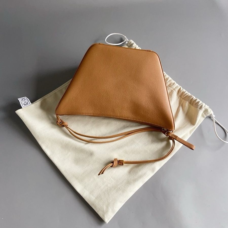羅意威 Loewe Hobo 迷你手袋 經典牛皮革 暖沙黃色 尺寸:28×9.5×17cm-5