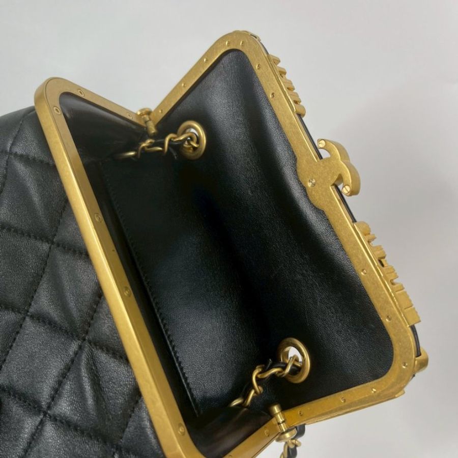 CHANEL KISS LOCK 方盒子 芯片款-8