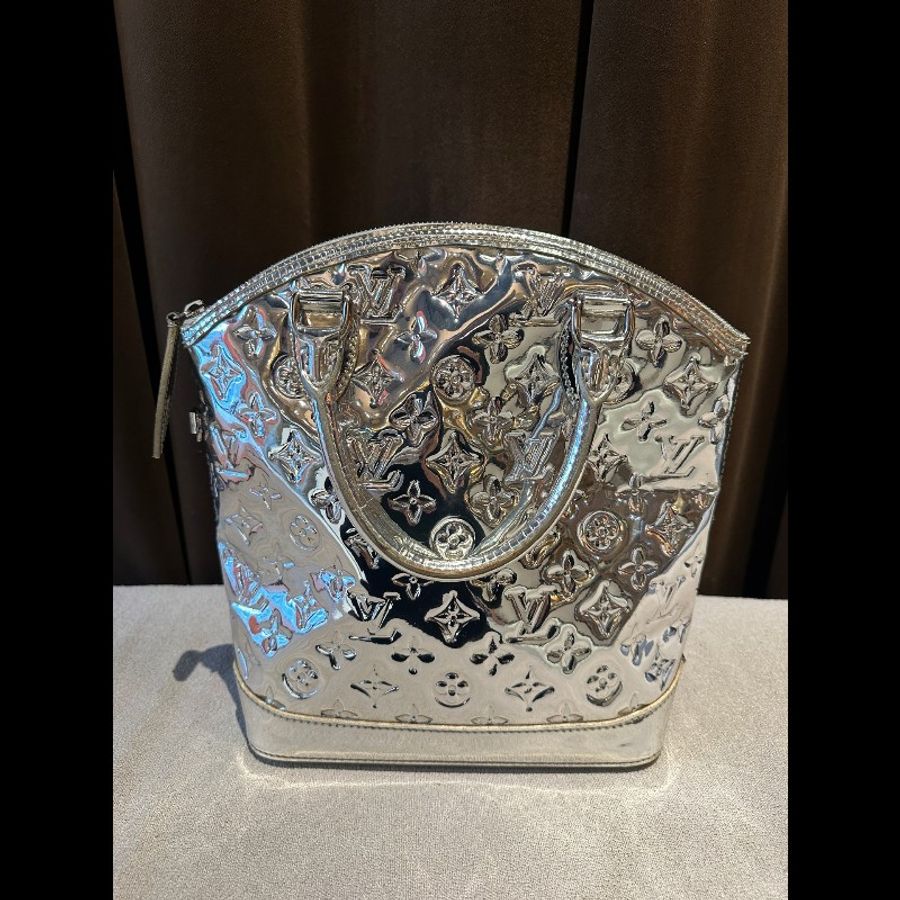 LV罕見鏡面Lockit銀色包，已經絕版，品相極佳-0