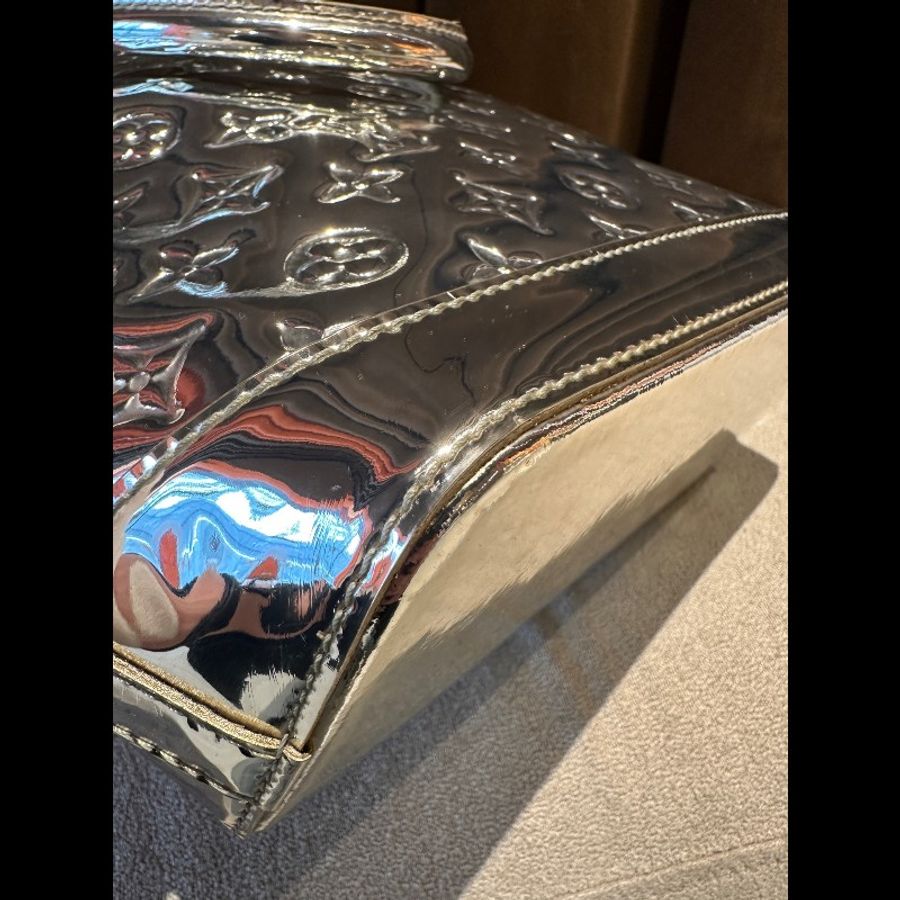 LV罕見鏡面Lockit銀色包，已經絕版，品相極佳-5