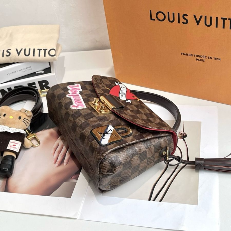 Louis Veneta 路易威登 限定刺繡棕棋盤格郵差包-3