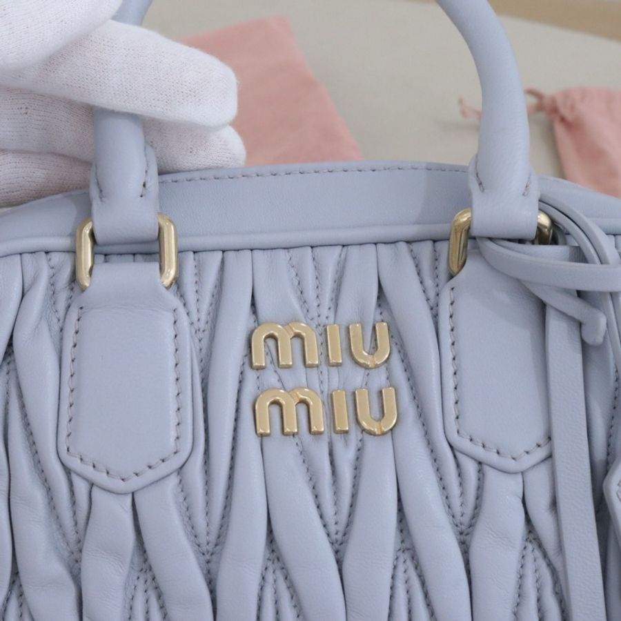 Miumiu 繆繆 褶皺保齡球包小號,珍珠灰 配件防塵袋-4
