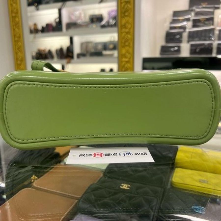 東區正精品㊣CHANEL 23C 香奈兒牛油果綠色牛皮金銀雙色皮穿鍊帶新款流浪包肩背包斜背包小款 RZ6516-7