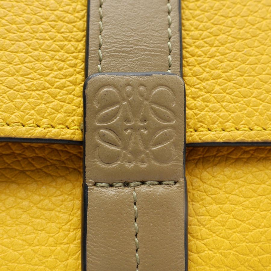 Trifold 扣式 短夾 黃色牛皮【LOEWE 羅威】 C660TR2X01-8