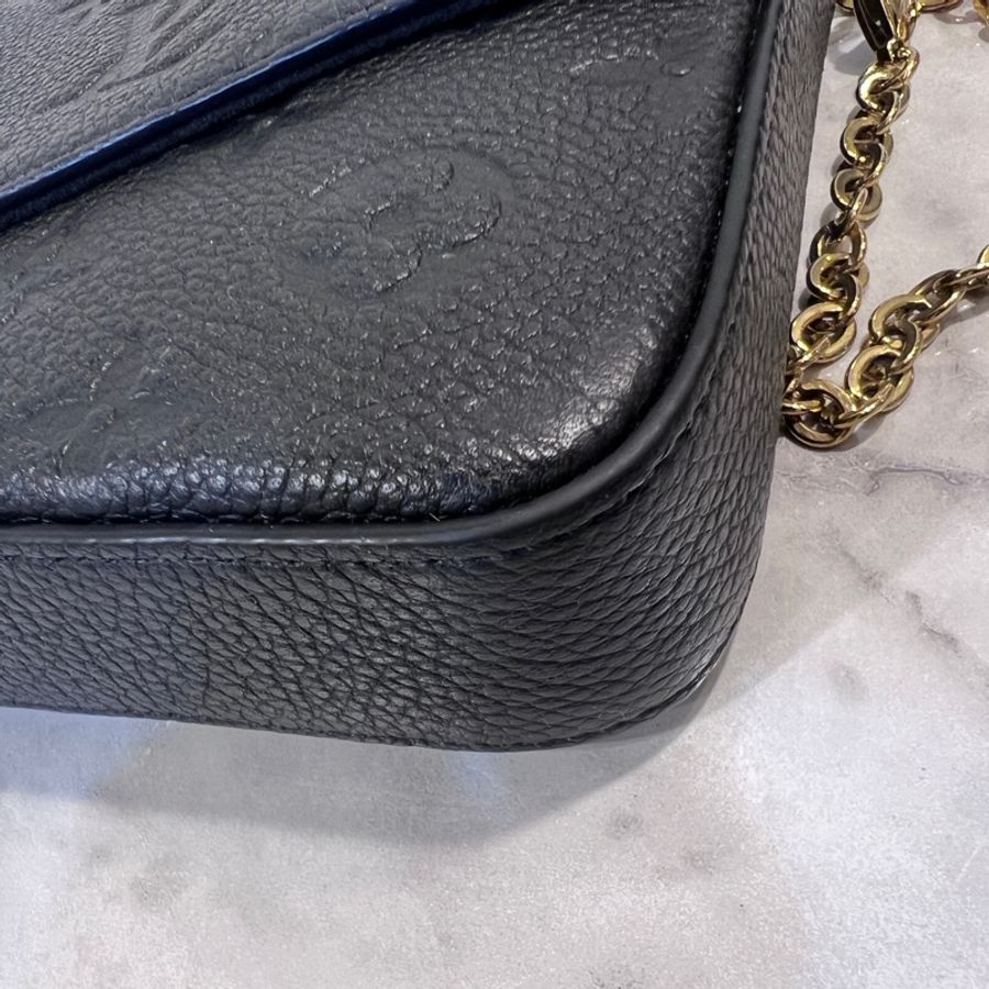 LV黑牛皮壓紋金釦Felicie Pochette三合一鏈包-6