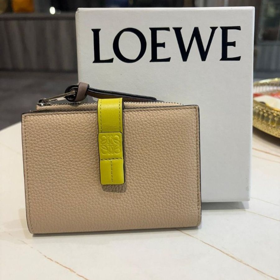 LOEWE 牛皮釦式L型拉鍊零錢短夾(裸色/香茅黃)-0