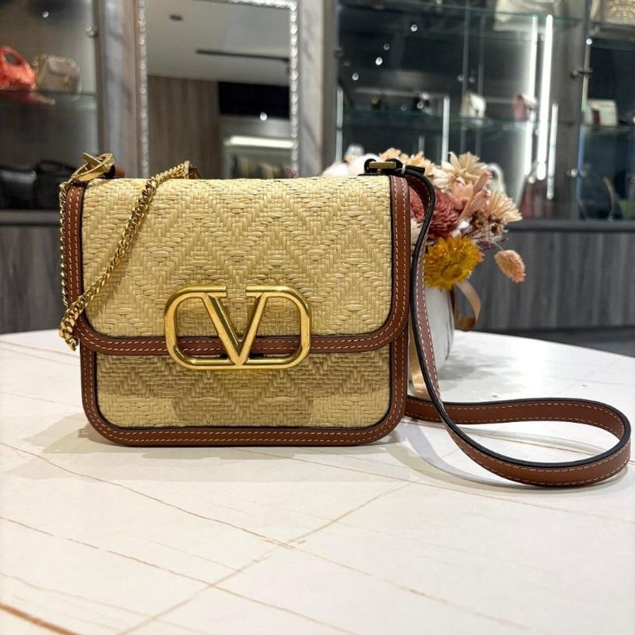 Valentino 拉菲草 V logo斜揹包-0