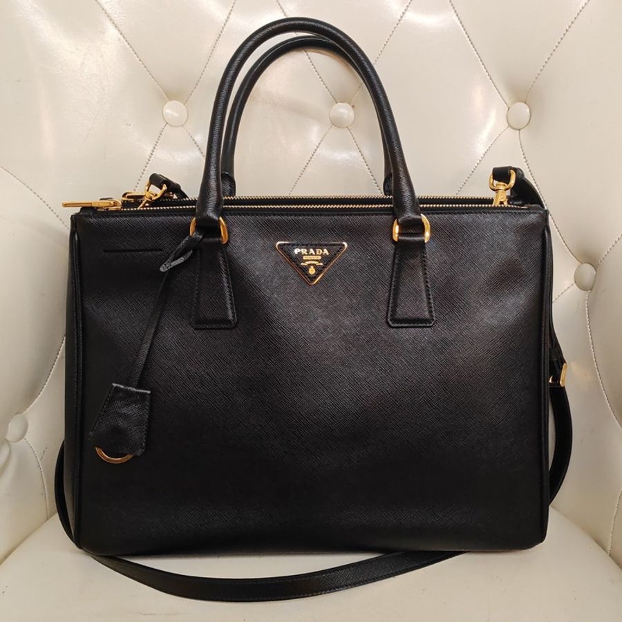普拉達 Prada 黑金十字紋大號殺手包 尺寸:34*24*15-0
