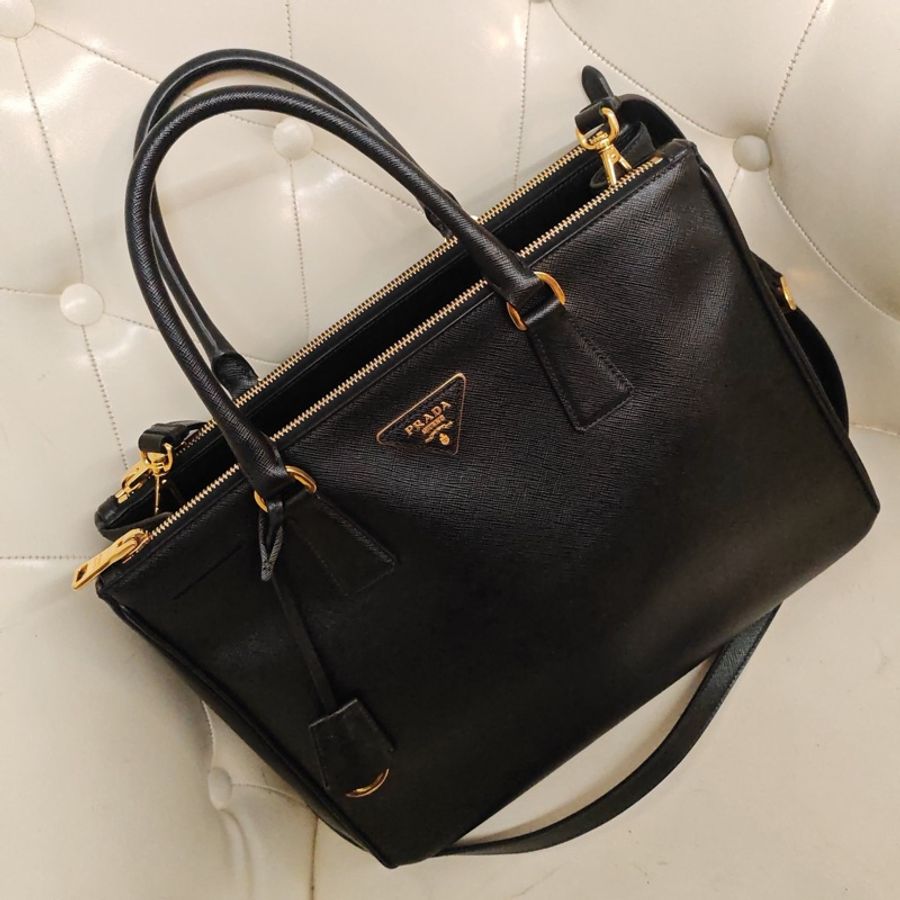 普拉達 Prada 黑金十字紋大號殺手包 尺寸:34*24*15-2