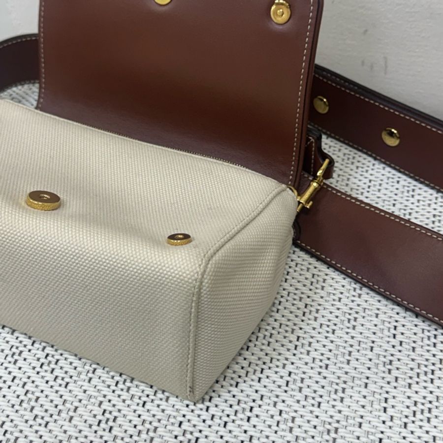 BURBERRY經典帆布拼咖小信封包-11