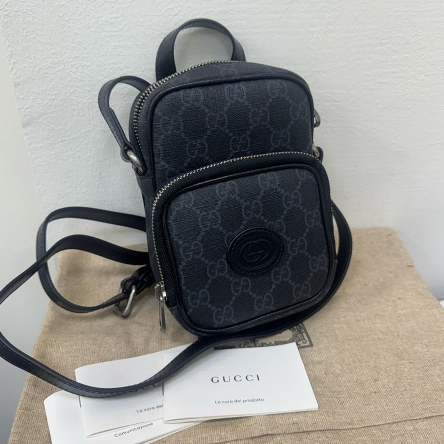GUCCI黑滿版防刮手機相機包-1