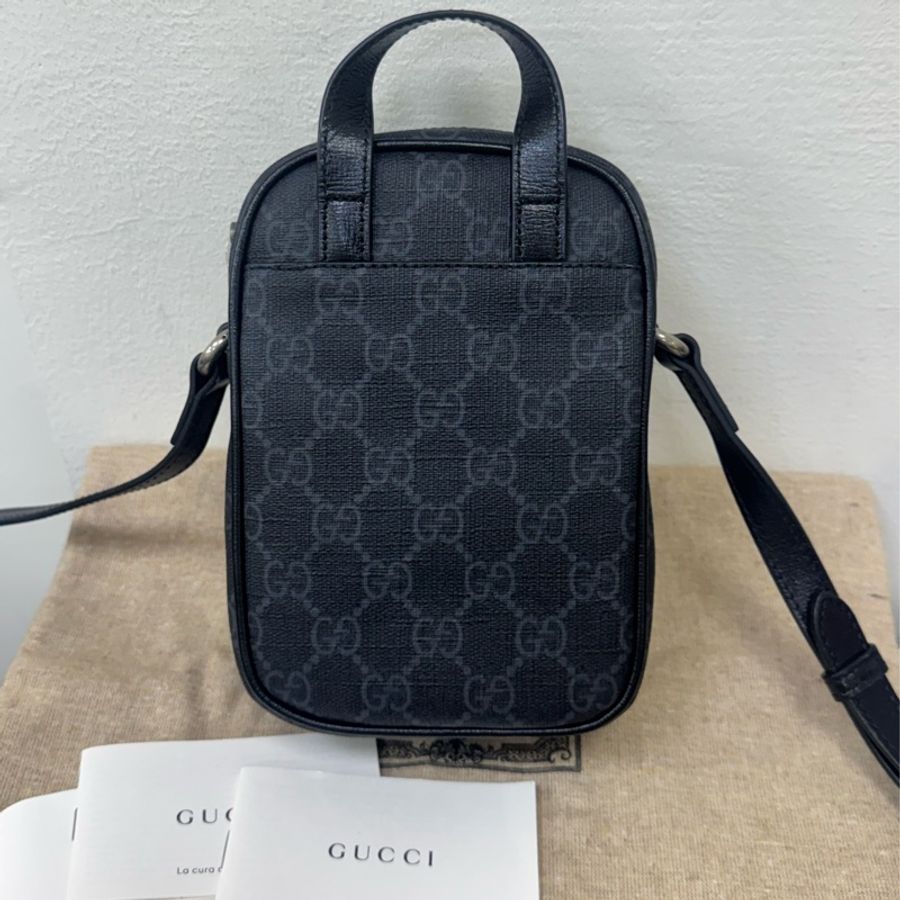 GUCCI黑滿版防刮手機相機包-2